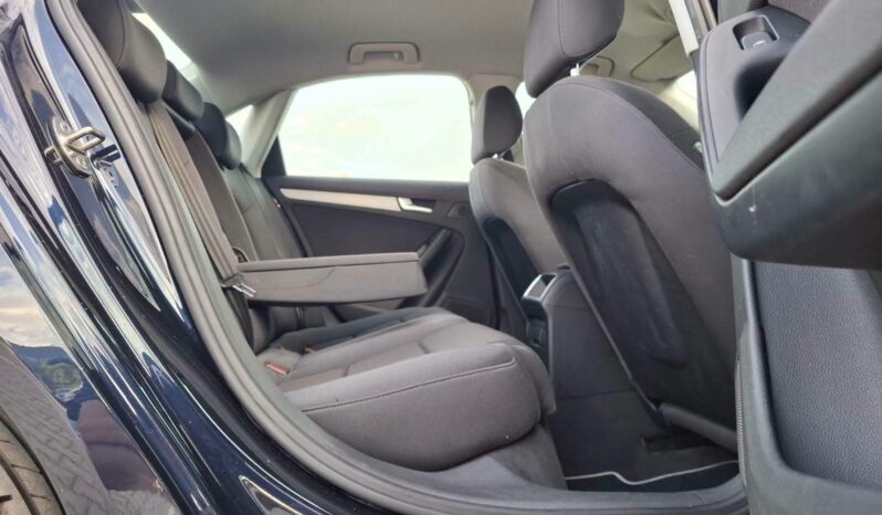 
								Audi A4 2009 Лимузина Дизел целосно									