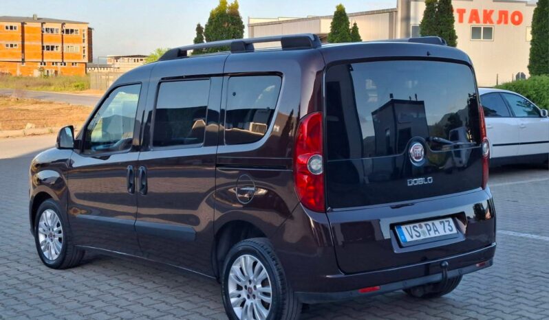 
								Fiat Doblo 2011 Патничко комби Дизел целосно									