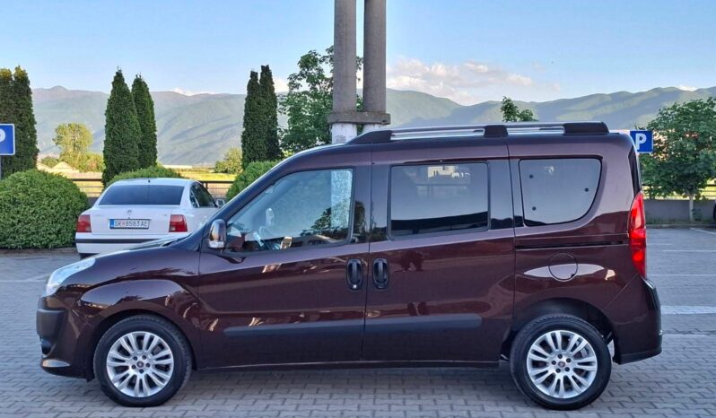 
								Fiat Doblo 2011 Патничко комби Дизел целосно									