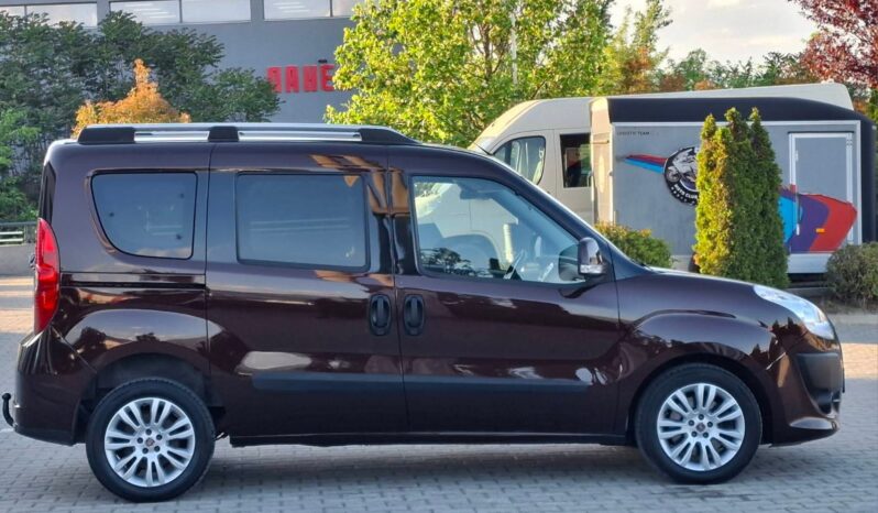 
								Fiat Doblo 2011 Патничко комби Дизел целосно									