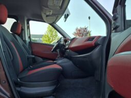 
										Fiat Doblo 2011 Патничко комби Дизел целосно									