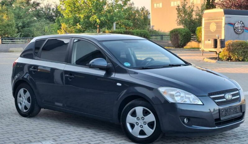 
								Kia Cee_d 2009 Хечбек Дизел целосно									