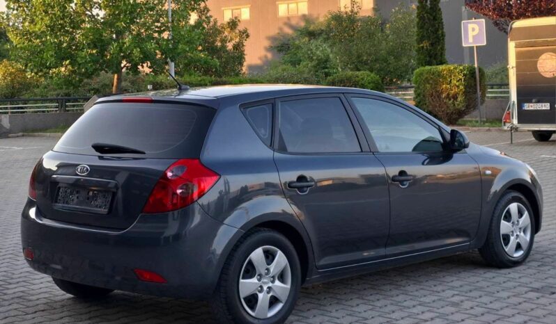 
								Kia Cee_d 2009 Хечбек Дизел целосно									
