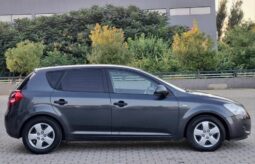 
										Kia Cee_d 2009 Хечбек Дизел целосно									