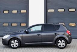 
										Kia Cee_d 2009 Хечбек Дизел целосно									