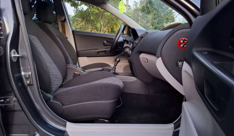 
								Kia Cee_d 2009 Хечбек Дизел целосно									
