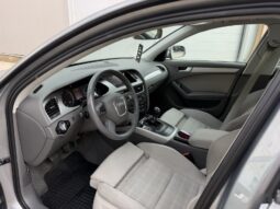 
										Audi A4 2011 Лимузина Дизел целосно									