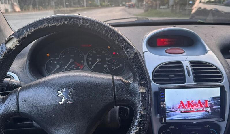 
								Peugeot 206 2004 Купе Бензин целосно									
