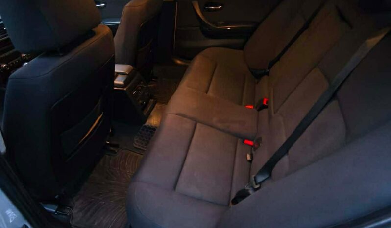 
								BMW 320 2009 Лимузина Дизел целосно									