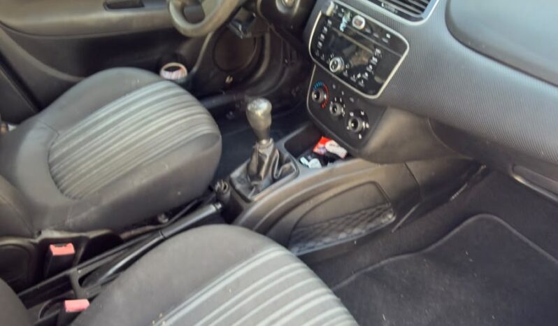 
								Fiat Punto 2011 Хечбек Дизел целосно									