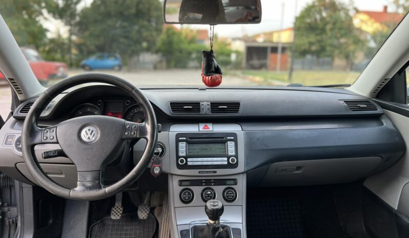 
								Wolkswagen Passat B6 2006 Караван Дизел целосно									
