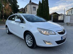 Opel Astra_J 2011 Караван Дизел