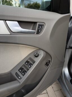 
										Audi A4 2011 Лимузина Дизел целосно									