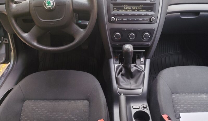 
								Skoda Octavia 2012 Караван Бензин целосно									