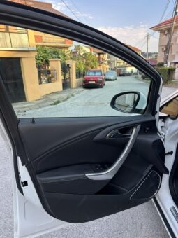 
										Opel Astra_J 2011 Караван Дизел целосно									