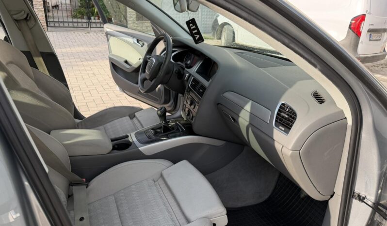 
								Audi A4 2011 Лимузина Дизел целосно									