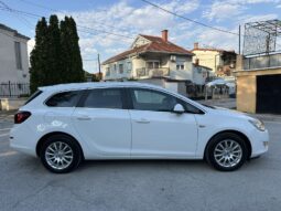 
										Opel Astra_J 2011 Караван Дизел целосно									