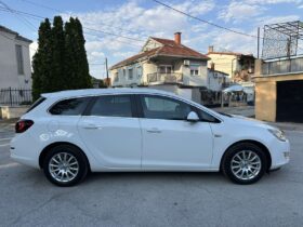 Opel Astra_J 2011 Караван Дизел