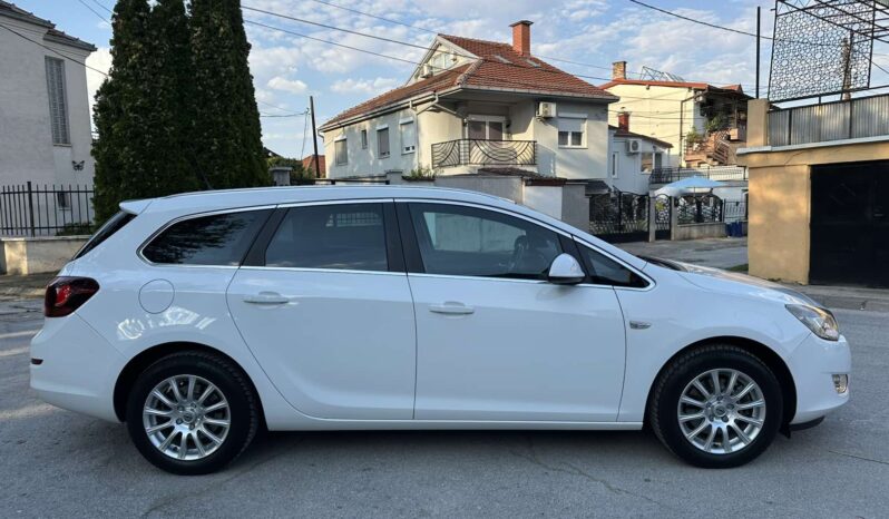 
								Opel Astra_J 2011 Караван Дизел целосно									