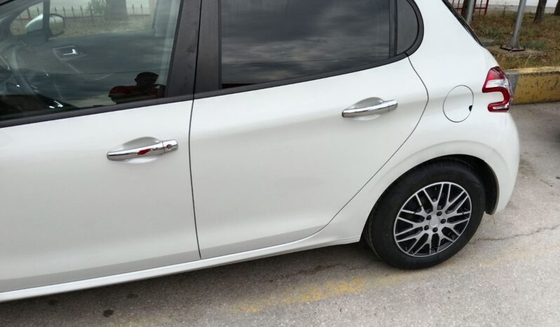 
								Peugeot 208 2015 Купе Дизел целосно									