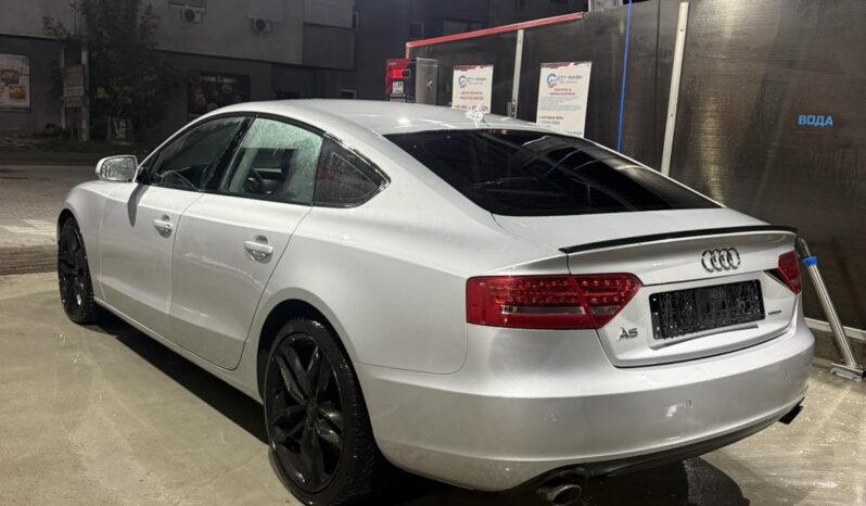 
								Audi A5 2011 Лимузина Дизел целосно									