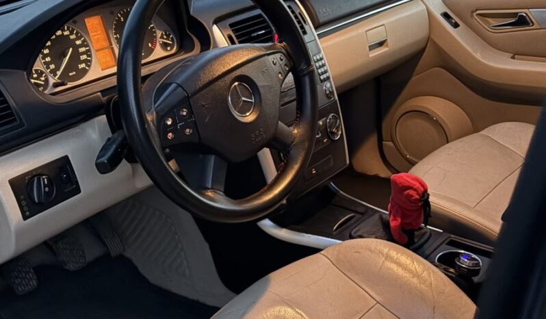 
								MercedesBenz B_180 2006 Хечбек Дизел целосно									
