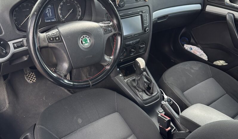 
								Skoda Octavia 2008 Караван Дизел целосно									