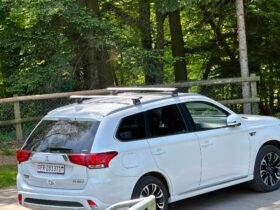 Mitsubishi Outlander 2017 Џип / SUV Хибриден погон (бензин)