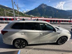 Mitsubishi Outlander 2017 Џип / SUV Хибриден погон (бензин)