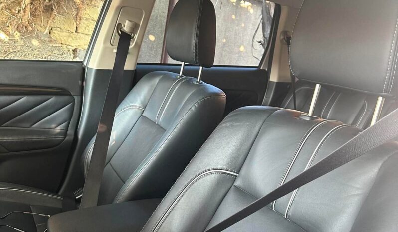 
								Mitsubishi Outlander 2017 Џип / SUV Хибриден погон (бензин) целосно									