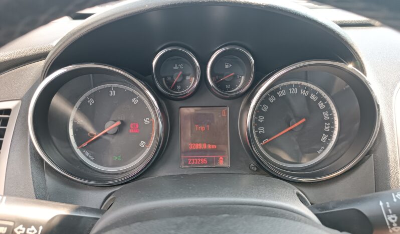 
								Opel Astra_J 2009 Хечбек Дизел целосно									